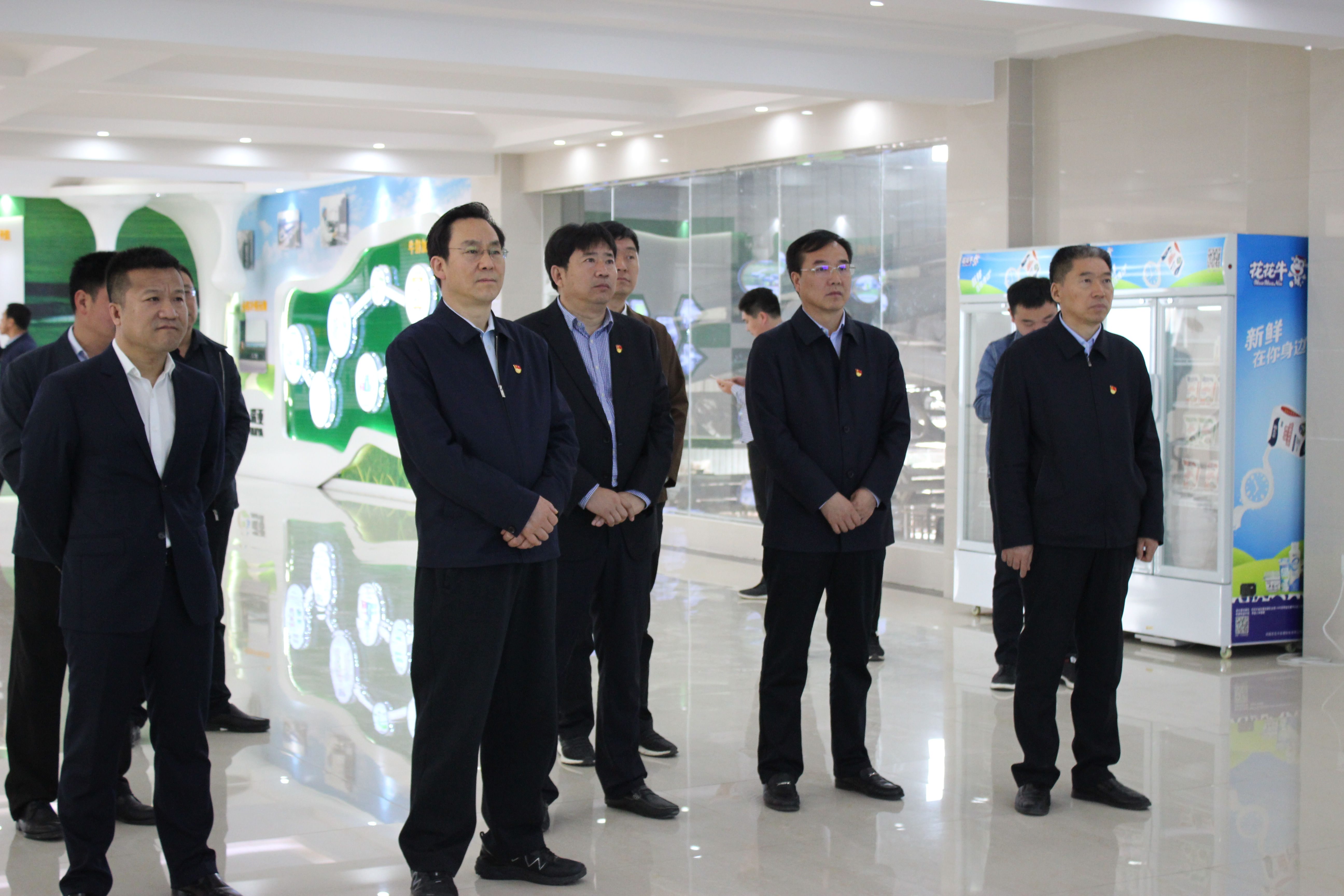 河南省委常委、組織部部長孔昌生 蒞臨河南花花牛集團魯山瑞亞牧業(yè)有限公司調(diào)研