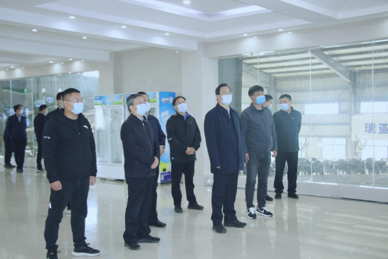 河南省人大常委會黨組書記、副主任孔昌生蒞臨花花牛魯山瑞亞牧場參觀調研